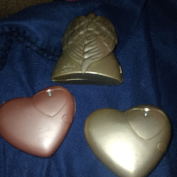 Collectable matching Hallmark with hidden compartment. - Picture 3 of 8